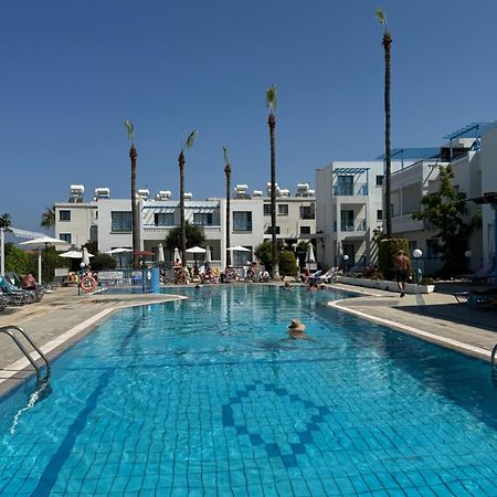 科法罗尼缇公寓酒店 Paphos 外观 照片