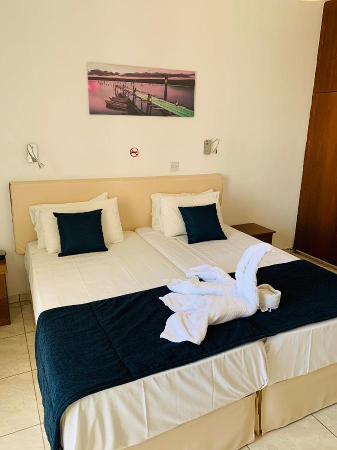 科法罗尼缇公寓酒店 Paphos 外观 照片