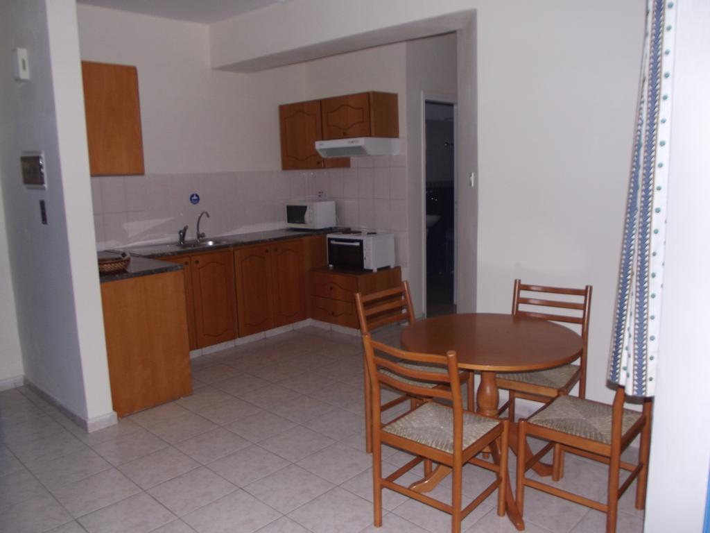 科法罗尼缇公寓酒店 Paphos 客房 照片