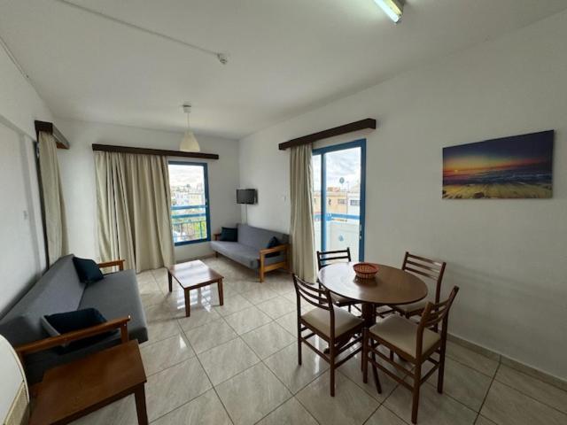 科法罗尼缇公寓酒店 Paphos 外观 照片