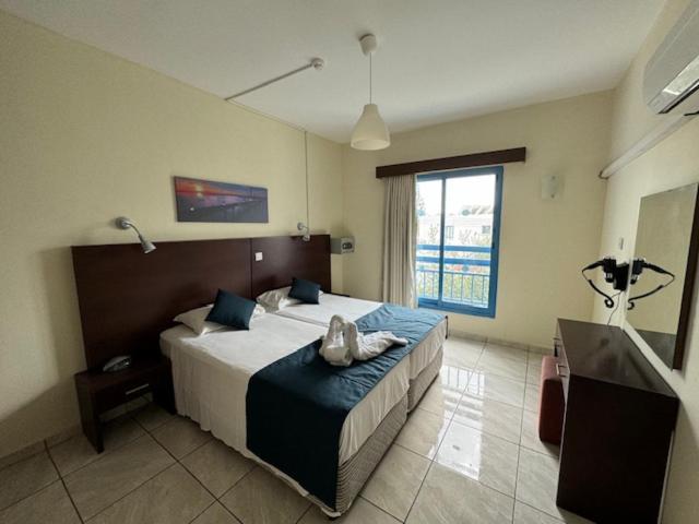 科法罗尼缇公寓酒店 Paphos 外观 照片