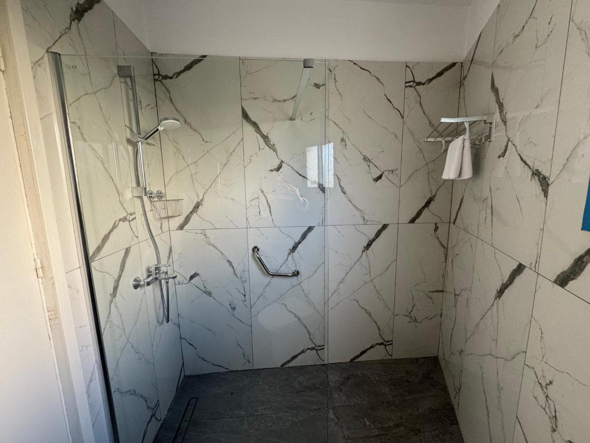 科法罗尼缇公寓酒店 Paphos 外观 照片