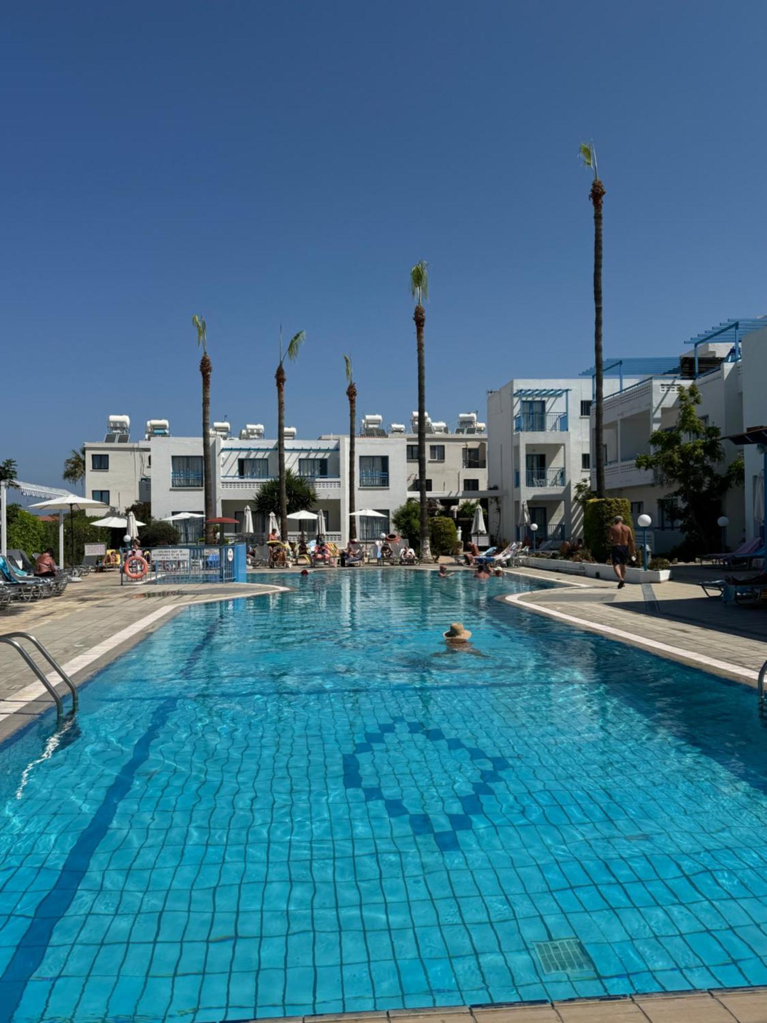 科法罗尼缇公寓酒店 Paphos 外观 照片