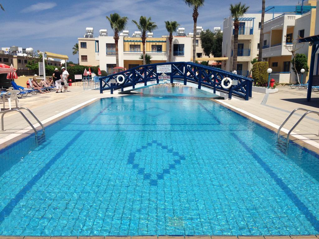 科法罗尼缇公寓酒店 Paphos 外观 照片