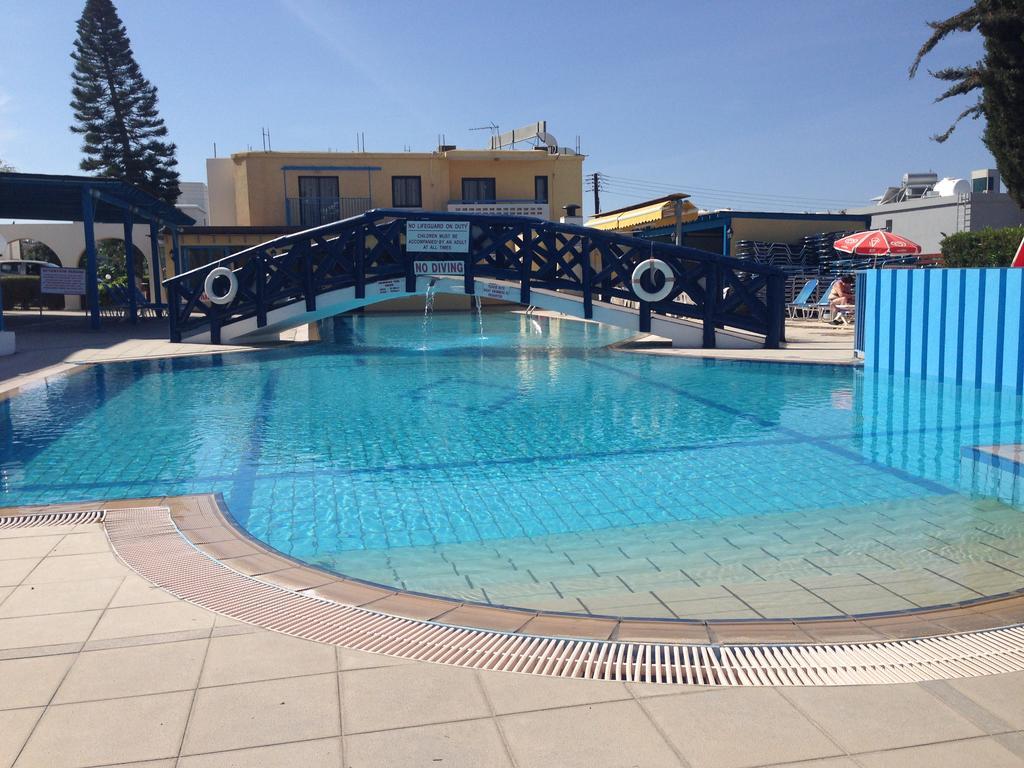 科法罗尼缇公寓酒店 Paphos 外观 照片