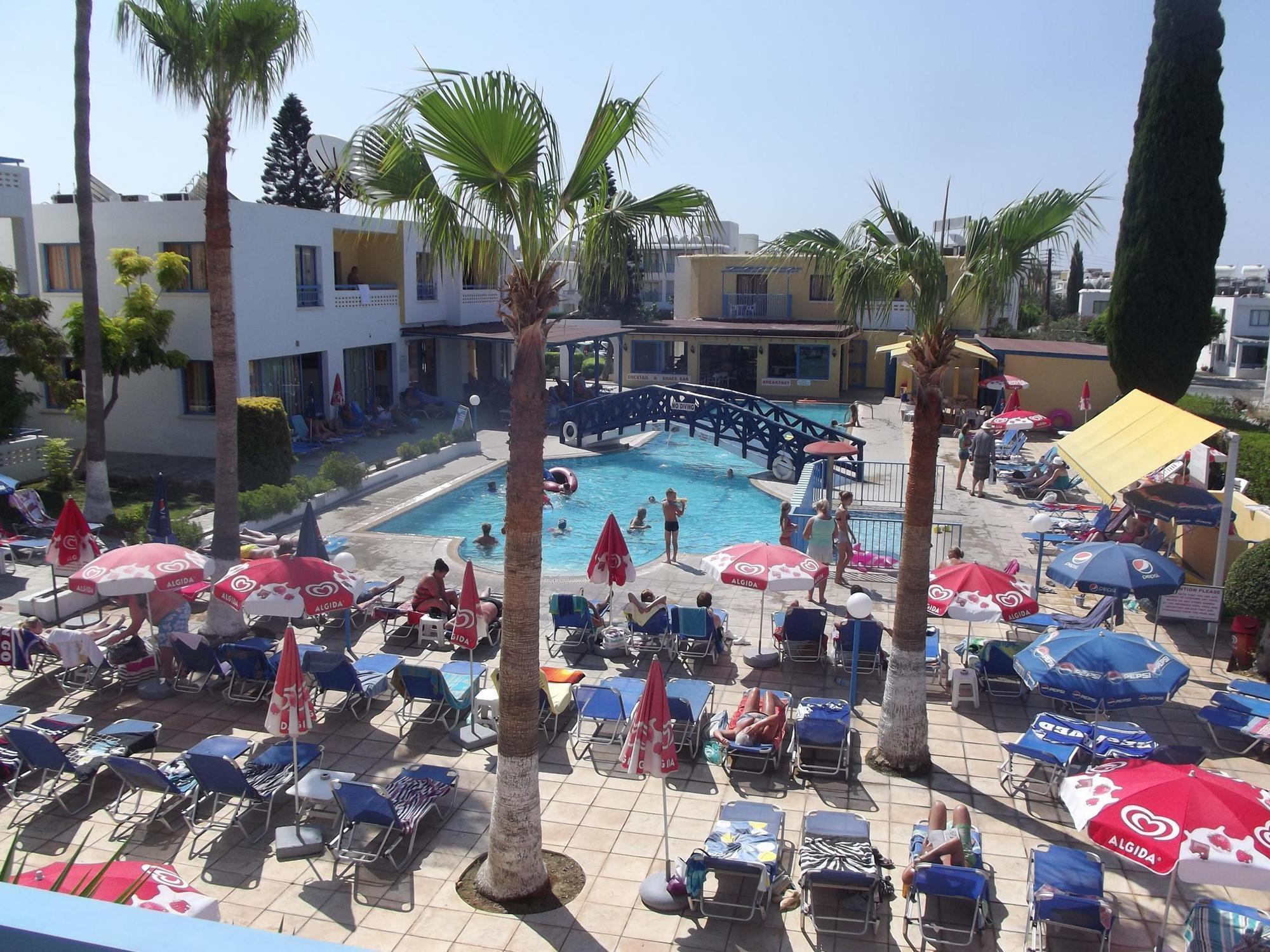 科法罗尼缇公寓酒店 Paphos 外观 照片