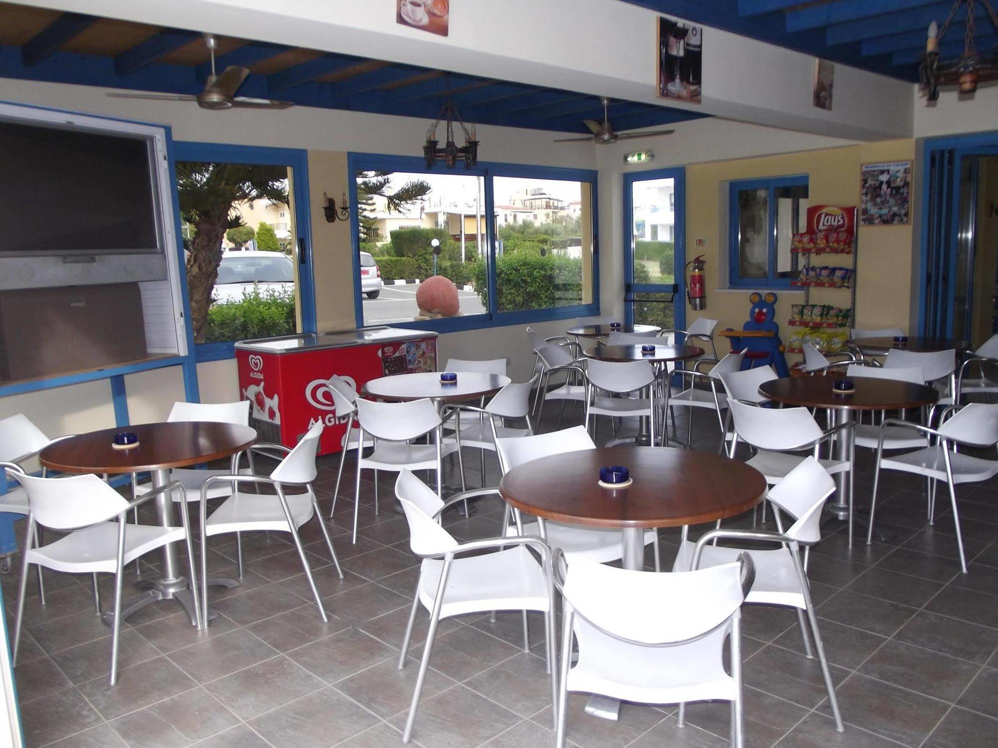 科法罗尼缇公寓酒店 Paphos 外观 照片
